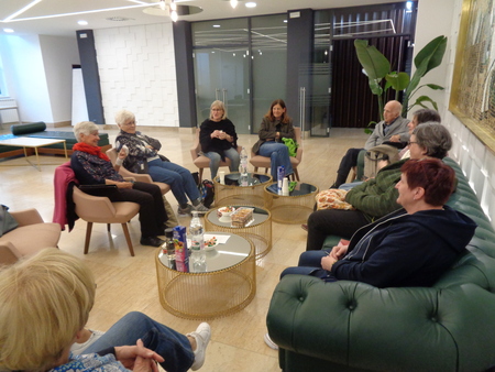 Branje knjig v Noči knjige