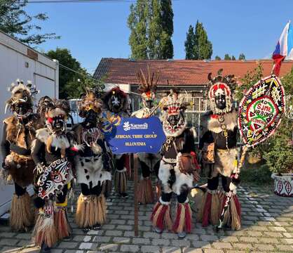 Karneval v Prizrenu, kjer se je predstavilo afriško pleme 