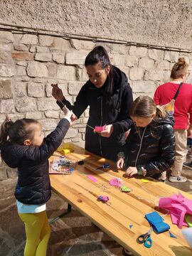 Ustvarjalno delavnico so vodile učiteljice OŠ Jelšane 